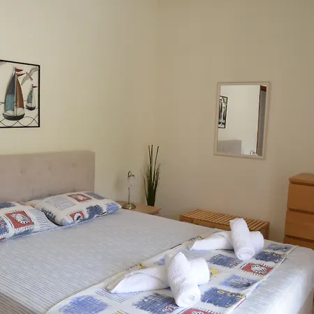 Blue Ark Flat & アパート Aigeira