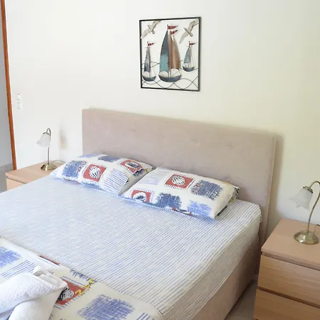 Blue Ark Flat & アパート Aigeira