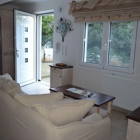 Blue Ark Flat & Aigeira