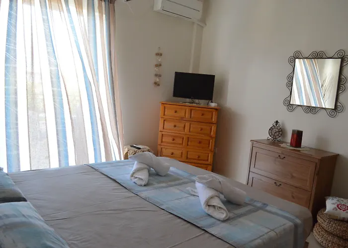 Blue Ark Flat & Aigeira