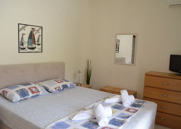 Blue Ark Flat & Apartman Aigeira