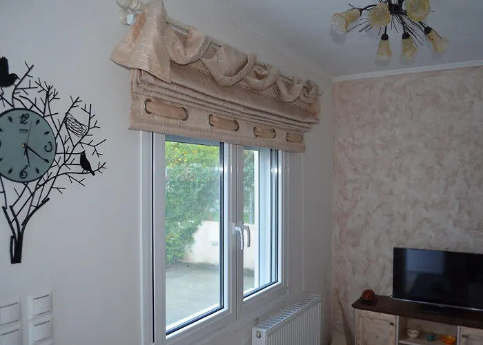 Blue Ark Flat & * Aigeira