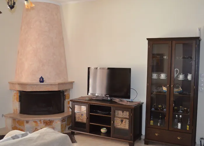 Blue Ark Flat & Aigeira