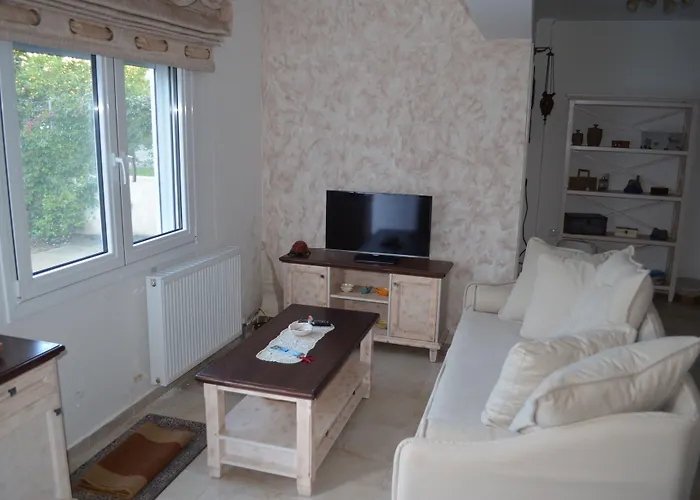 Blue Ark Flat & * Aigeira