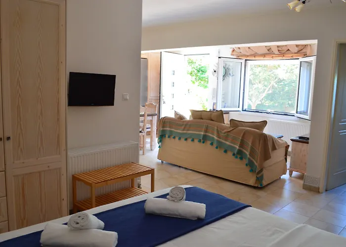 Blue Ark Flat & * Aigeira