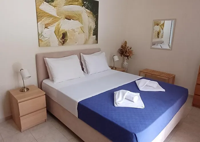 Blue Ark Flat & Apartman Aigeira