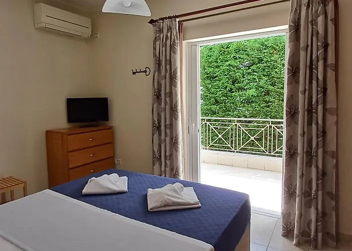 Blue Ark Flat & Aigeira