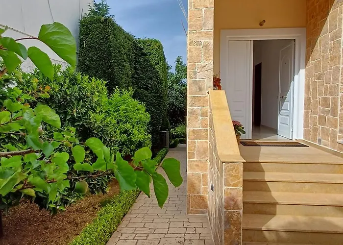 Blue Ark Flat & Apartman Aigeira