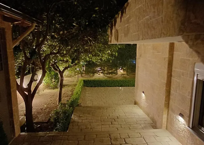 Blue Ark Flat & * Aigeira