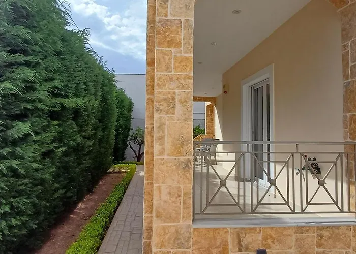 Blue Ark Flat & Aigeira