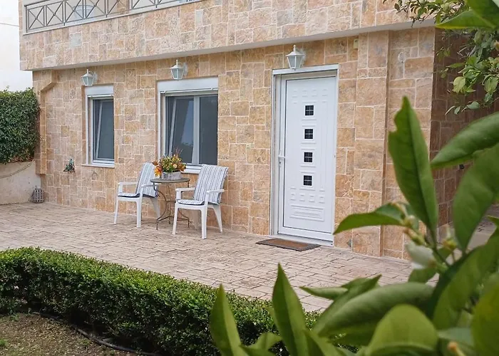 Blue Ark Flat & Apartman Aigeira